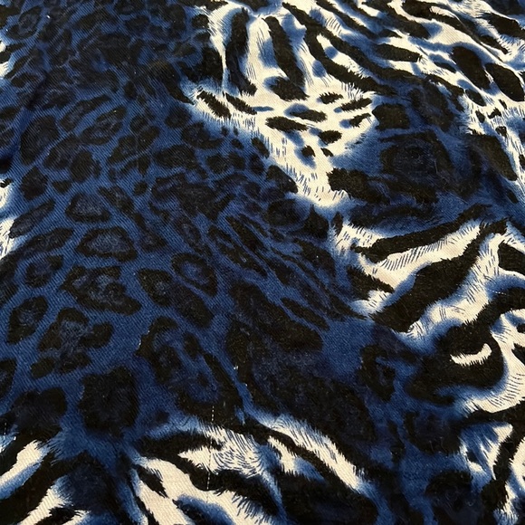 Animal Print Hijab Scarf - Picture 3 of 7